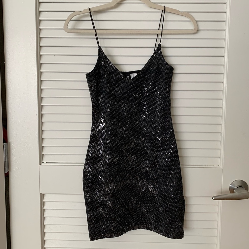 XS H&M sequin bodycon strap black dress